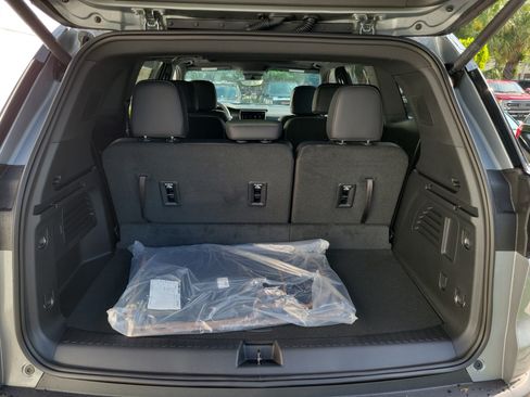 New 2026 GMC Acadia AT4 w/ Luxury Package AWD/4WD image 9