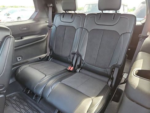 Used 2024 Jeep Grand Cherokee L Altitude AWD/4WD image 9