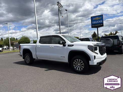 Used 2023 GMC Sierra 1500 AT4 w/ Technology Package AWD/4WD image 6