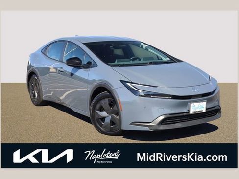 Used 2023 Toyota Prius LE image 1