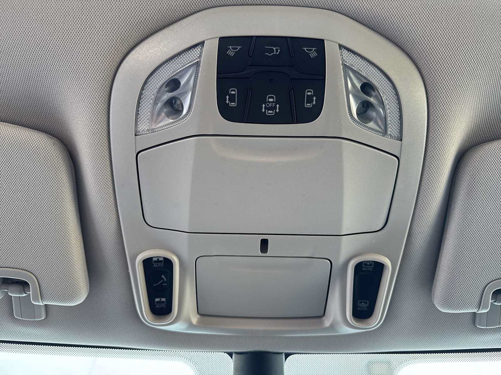Used 2023 Chrysler Pacifica Touring-L w/ Uconnect Theater Family Group FWD image 37