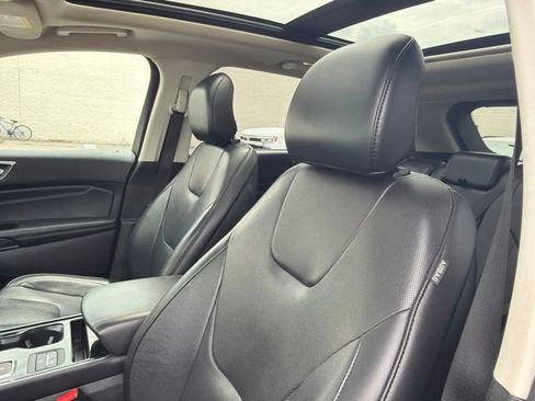 Used 2019 Ford Edge Titanium w/ Equipment Group 301A AWD/4WD image 15