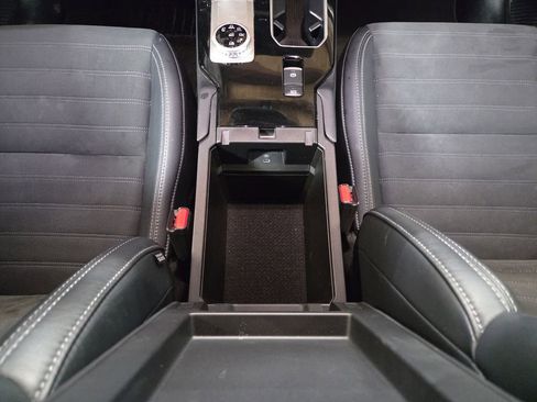 Used 2025 Mitsubishi Outlander SE image 24