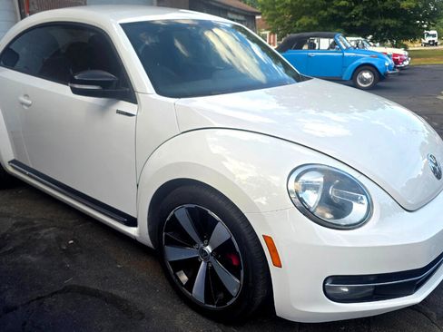 Used 2013 Volkswagen Beetle 2.0T image 4
