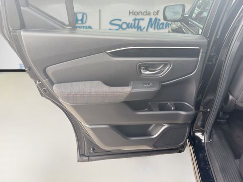 Certified 2025 Honda Pilot Sport image 25