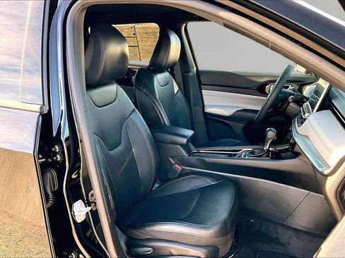 Used 2023 Jeep Compass Limited image 7