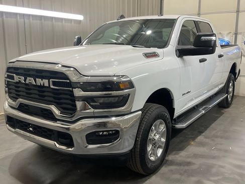 Used 2026 RAM 2500 Big Horn AWD/4WD image 4