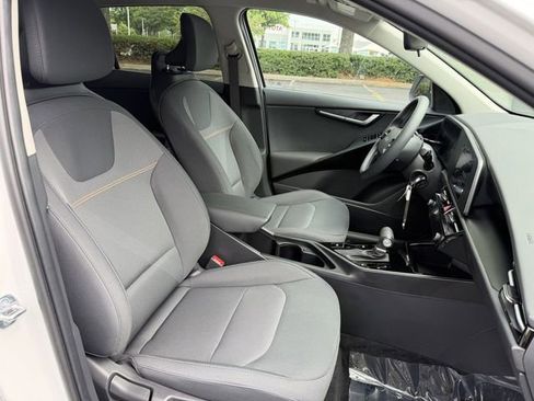 Certified 2025 Kia Niro LX FWD image 32