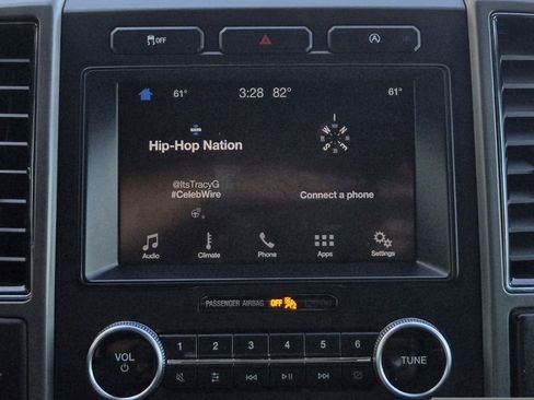 Used 2019 Ford Expedition XLT w/ Equipment Group 202A RWD image 18