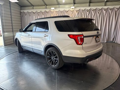 Used 2017 Ford Explorer XLT w/ Equipment Group 202A FWD image 5