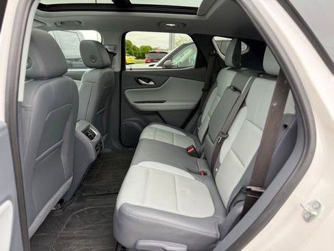 Used 2020 Chevrolet Blazer LT w/ Sound & Technology Package FWD image 18
