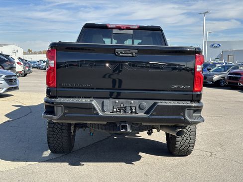 Used 2024 Chevrolet Silverado 2500 ZR2 w/ Technology Package image 6