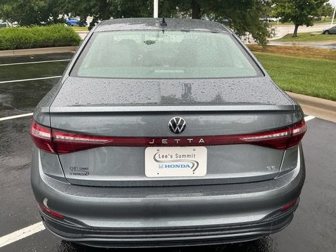Used 2025 Volkswagen Jetta SE FWD image 8