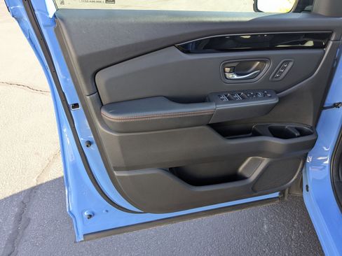 Used 2025 Honda Pilot TrailSport image 14