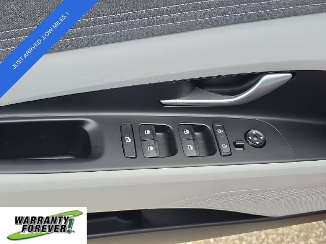 Used 2024 Hyundai Elantra Limited FWD image 18