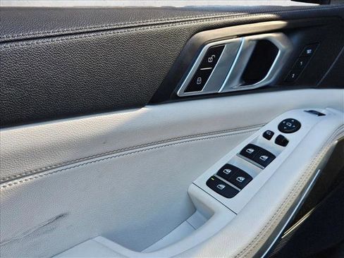 Used 2022 BMW X5 sDrive40i w/ M Sport Package image 10