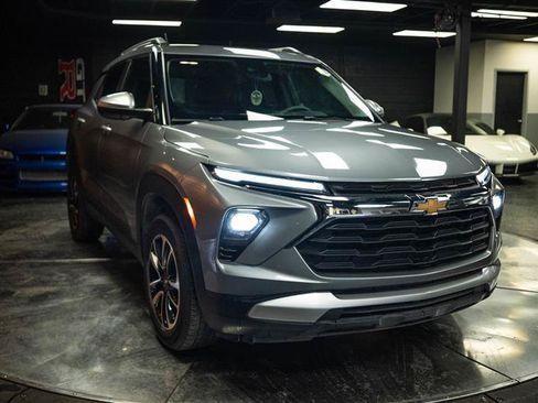 Used 2025 Chevrolet TrailBlazer LT AWD/4WD image 5