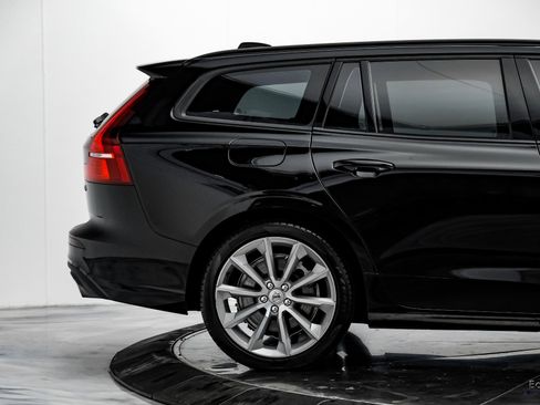 Used 2020 Volvo V60 T5 Momentum w/ Protection Package Premier image 17