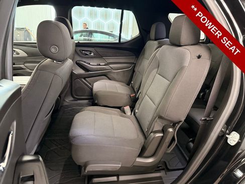Used 2023 Chevrolet Traverse LT image 15
