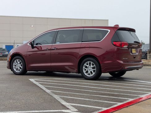 Used 2017 Chrysler Pacifica Touring Plus w/ Security Group image 6