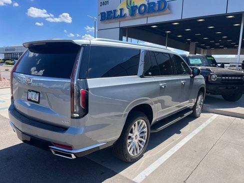 Used 2024 Cadillac Escalade ESV Premium Luxury AWD/4WD image 7