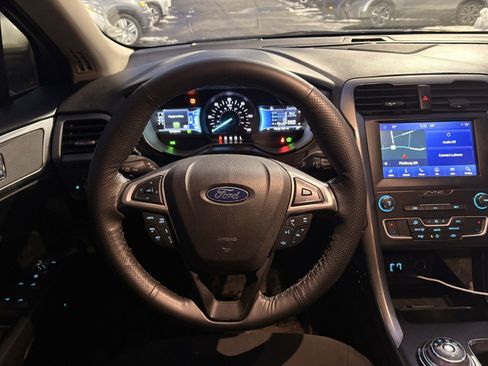 Used 2019 Ford Fusion SE image 17