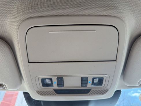 Used 2022 Ford Explorer XLT AWD/4WD image 32