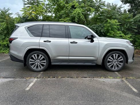Used 2024 Lexus LX 600 4WD w/ Luxury Package image 2