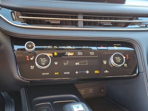 Certified 2025 INFINITI QX60 Luxe image 17