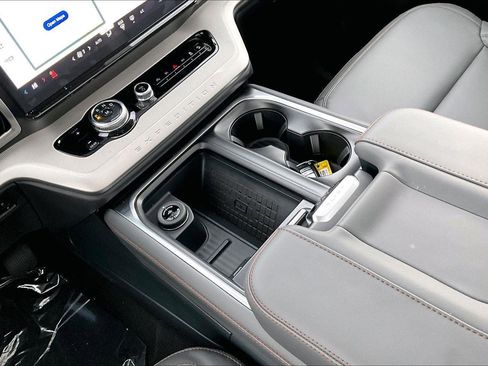 New 2025 Ford Expedition Active image 12