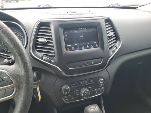 Used 2021 Jeep Cherokee Latitude image 18