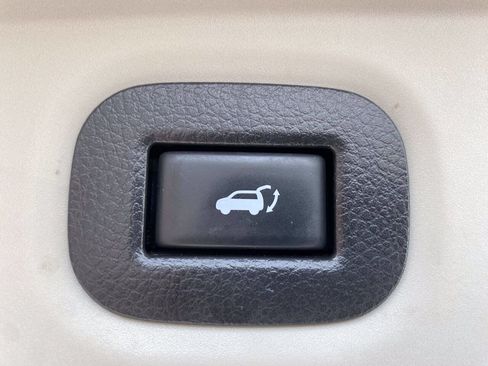 Used 2016 Nissan Rogue SV w/ SV Premium Package AWD/4WD image 25