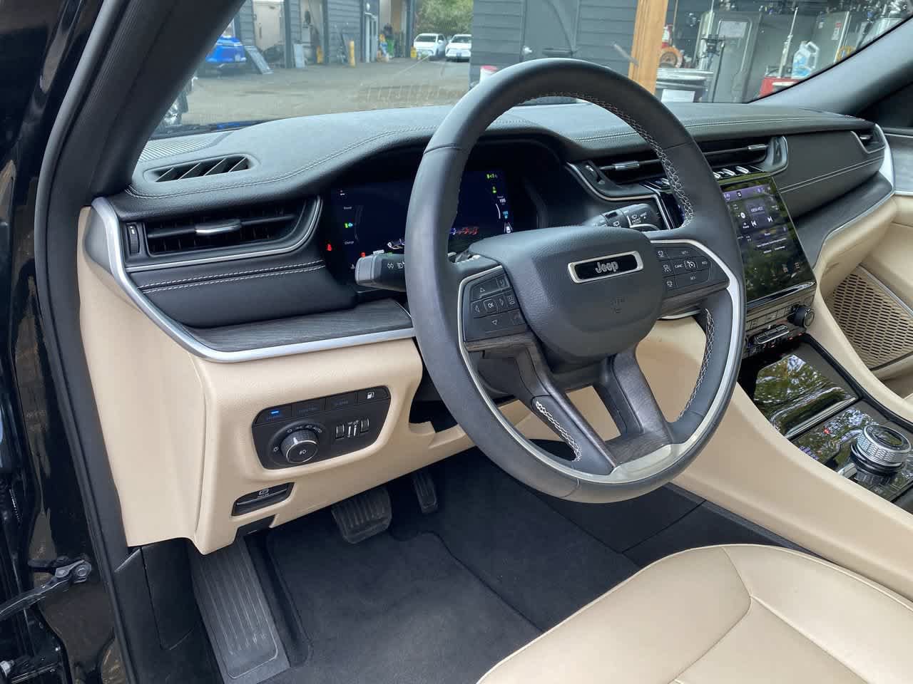 Used 2024 Jeep Grand Cherokee Limited 4xe AWD/4WD image 2