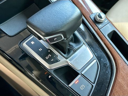 Used 2021 Audi A4 2.0T Premium w/ Convenience Package image 16