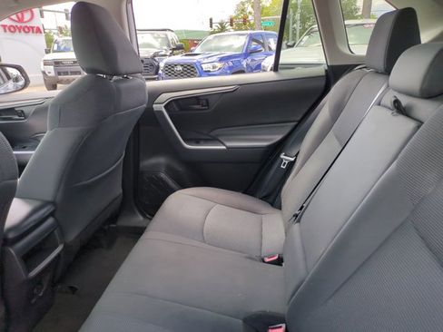 Used 2021 Toyota RAV4 LE image 17