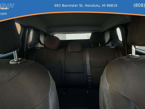Used 2017 Jeep Renegade Altitude FWD image 18