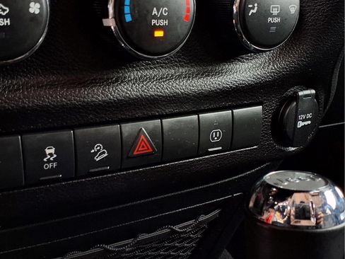 Used 2018 Jeep Wrangler Rubicon w/ Power Convenience Group AWD/4WD image 19