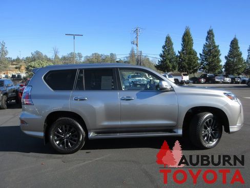 Used 2023 Lexus GX 460 Premium image 3