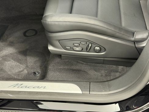 Certified 2025 Porsche Macan Electric image 14
