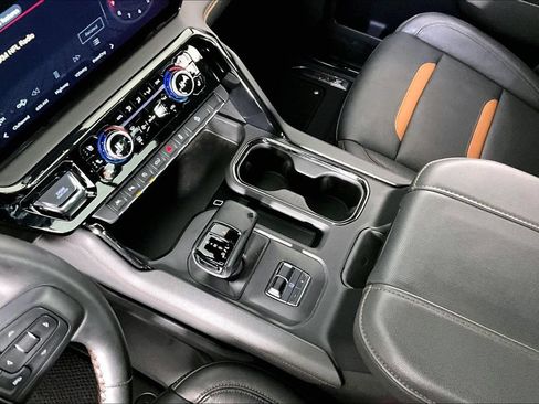 Used 2025 GMC Sierra 1500 AT4 w/ AT4 Premium Package AWD/4WD image 18