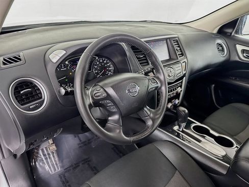 Used 2020 Nissan Pathfinder SV image 10