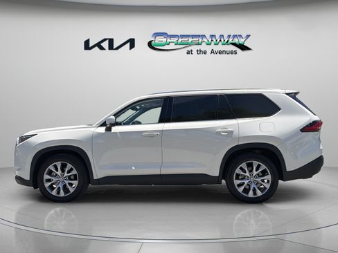 Used 2024 Toyota Grand Highlander AWD Hybrid image 3