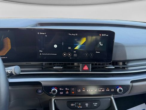 Used 2026 Kia Carnival FWD image 18