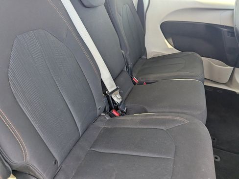 Used 2017 Chrysler Pacifica LX image 14