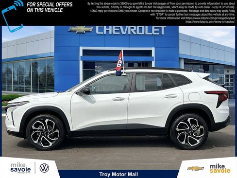 Certified 2024 Chevrolet Trax RS w/ Sunroof Package FWD image 2