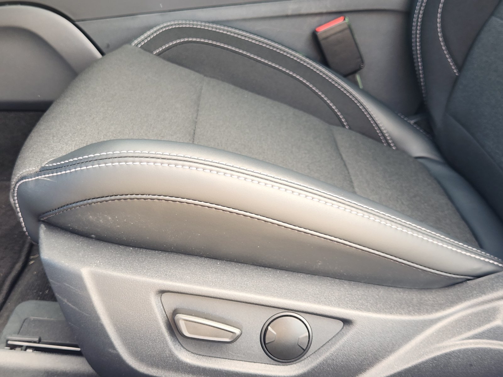 Used 2025 Ford Mustang GT RWD image 27