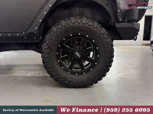 Used 2015 Jeep Wrangler Unlimited Sahara w/ Connectivity Group AWD/4WD image 13