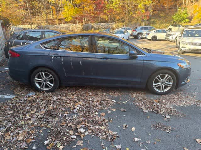 Used 2018 Ford Fusion SE w/ Fusion SE Technology Package FWD image 4