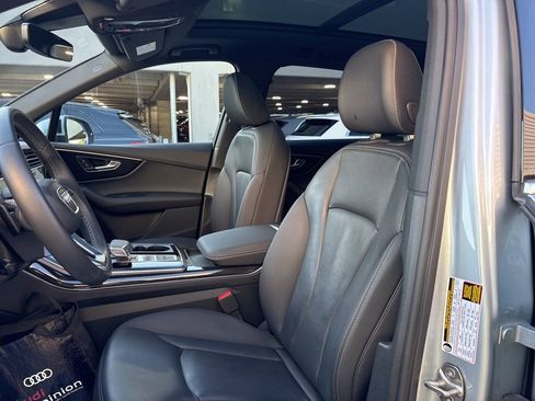 Used 2025 Audi Q7 2.0T Premium w/ Convenience Package image 13
