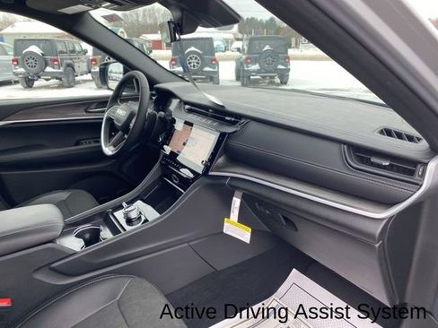 New 2026 Jeep Grand Cherokee Altitude image 37